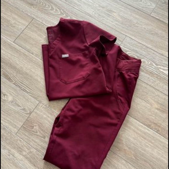 Figs Other - Burgundy - xxs Catarina one pocket top
Xxs Zamora joggers
$70